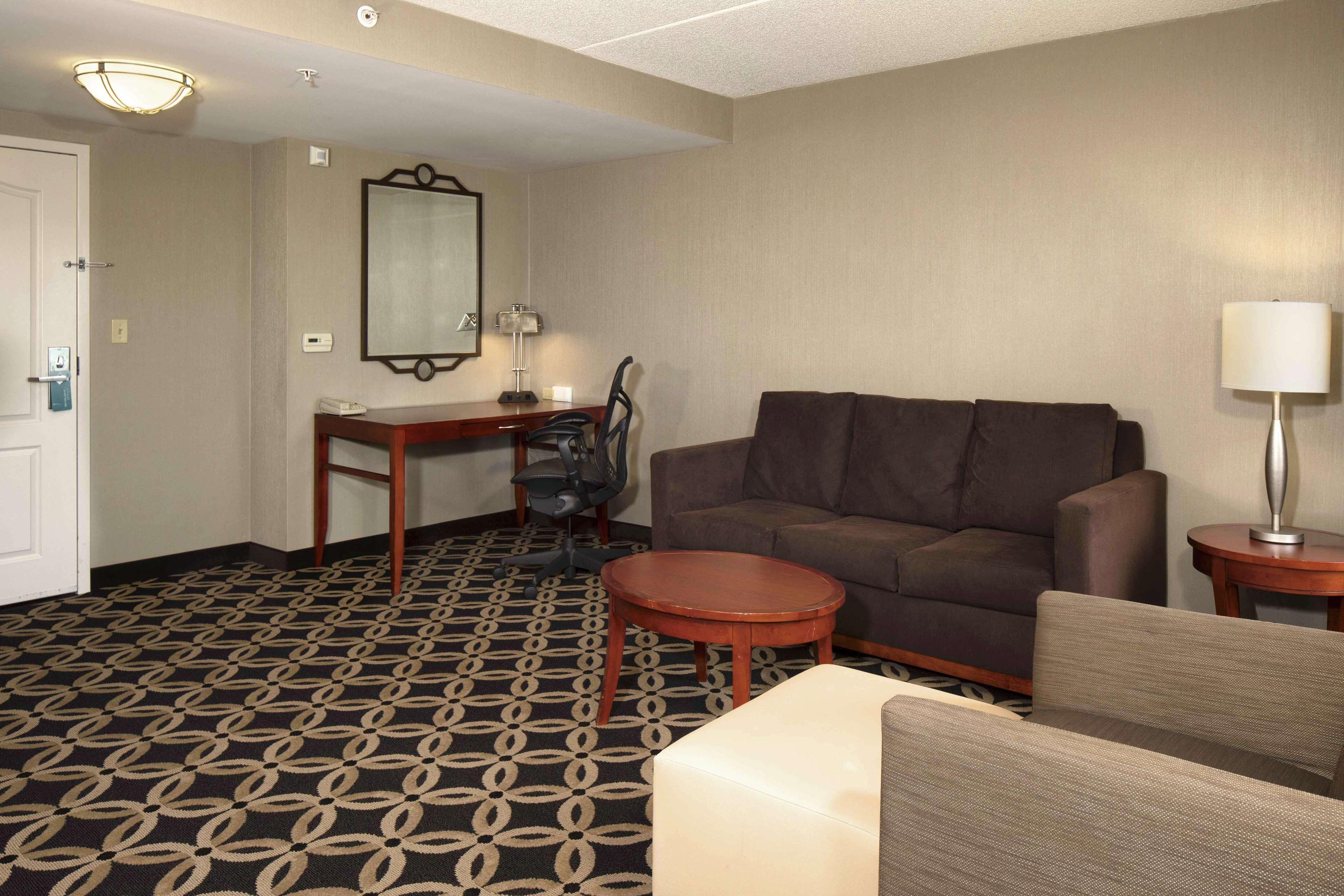 Hilton Garden Inn Auburn Riverwatch Buitenkant foto