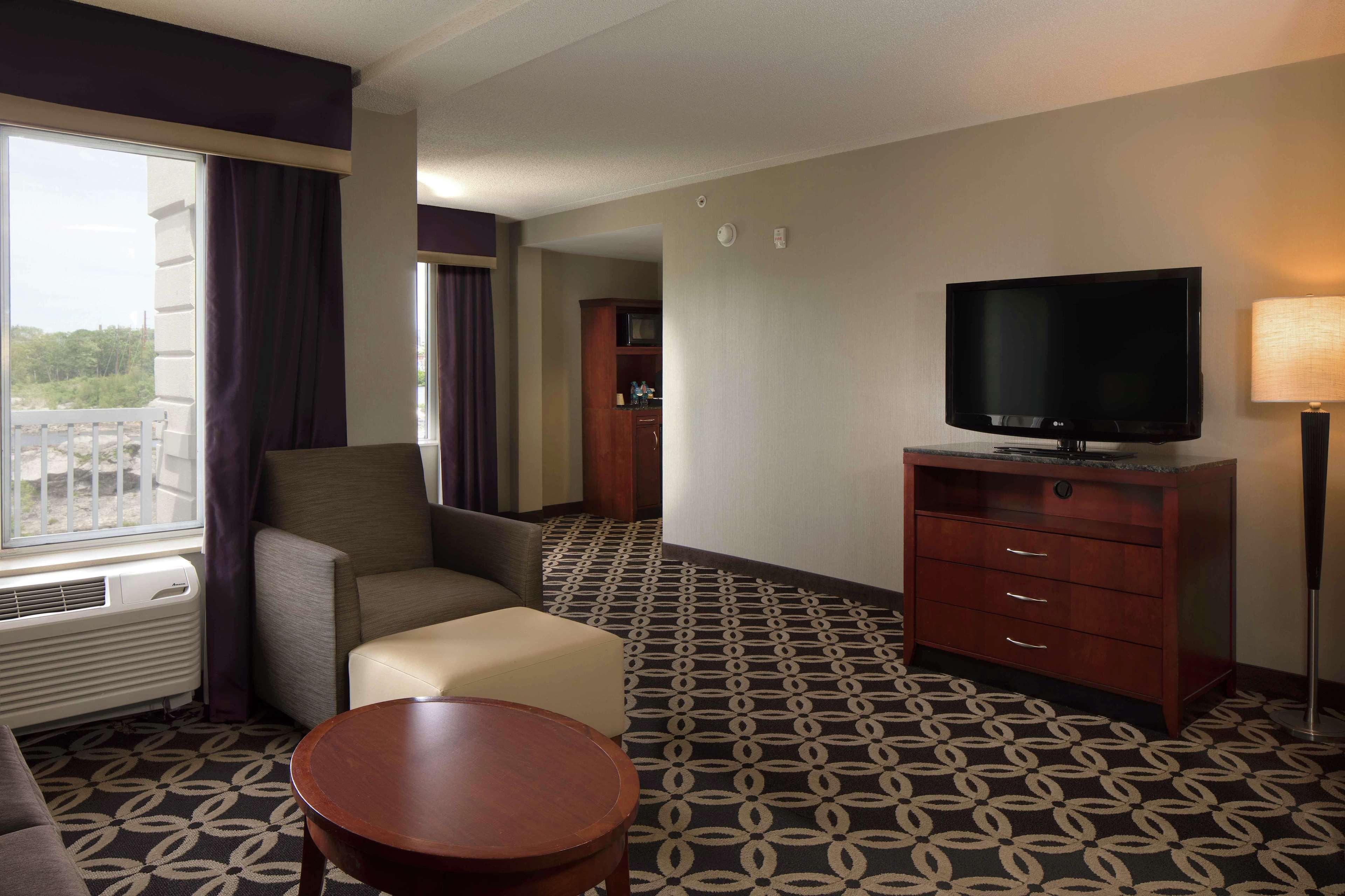 Hilton Garden Inn Auburn Riverwatch Buitenkant foto