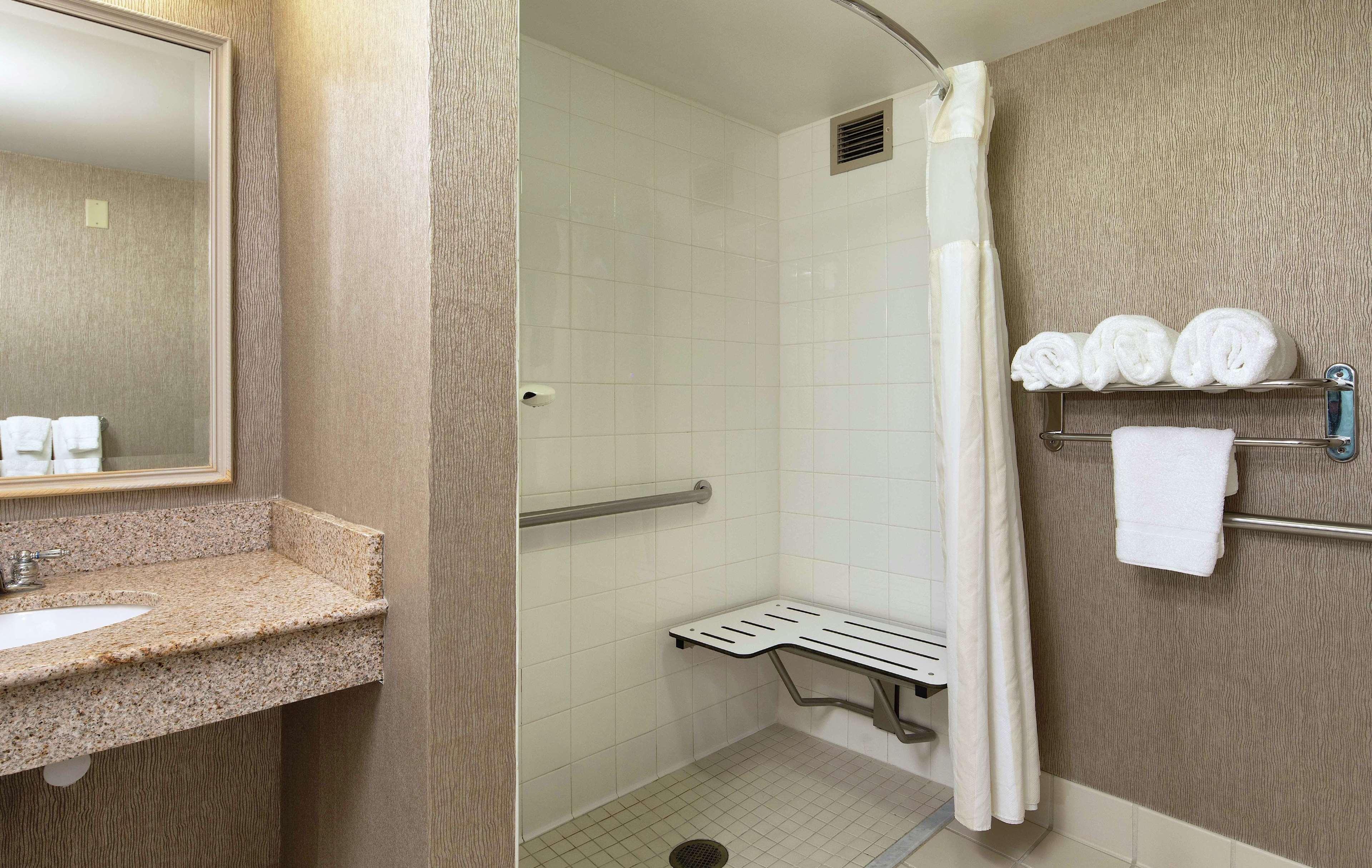 Hilton Garden Inn Auburn Riverwatch Buitenkant foto