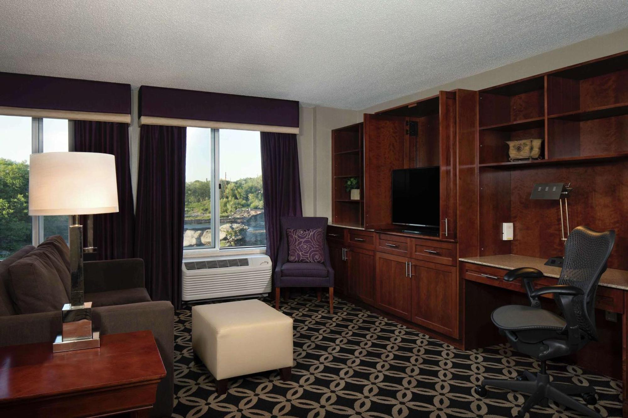 Hilton Garden Inn Auburn Riverwatch Buitenkant foto