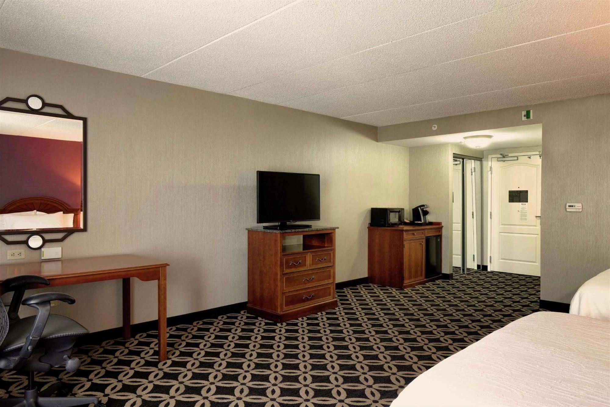 Hilton Garden Inn Auburn Riverwatch Buitenkant foto