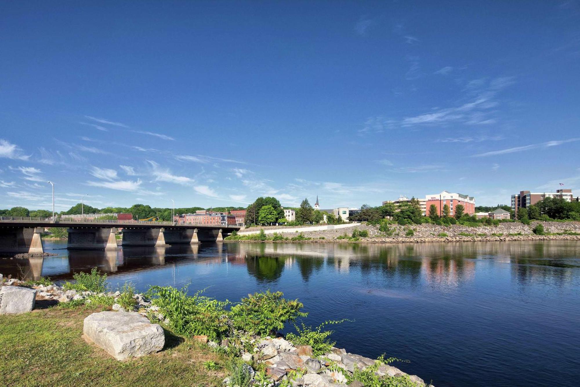 Hilton Garden Inn Auburn Riverwatch Buitenkant foto