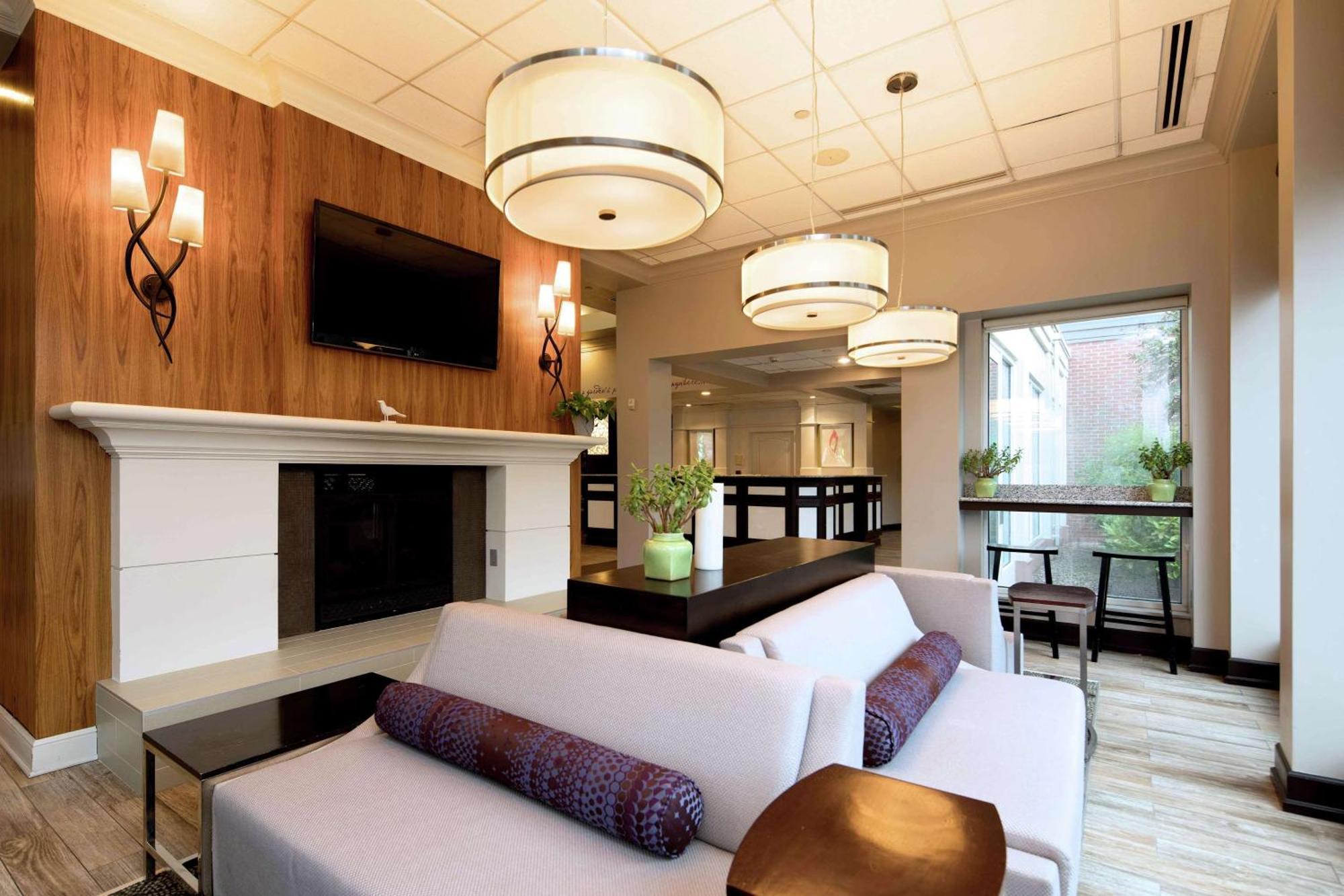 Hilton Garden Inn Auburn Riverwatch Buitenkant foto